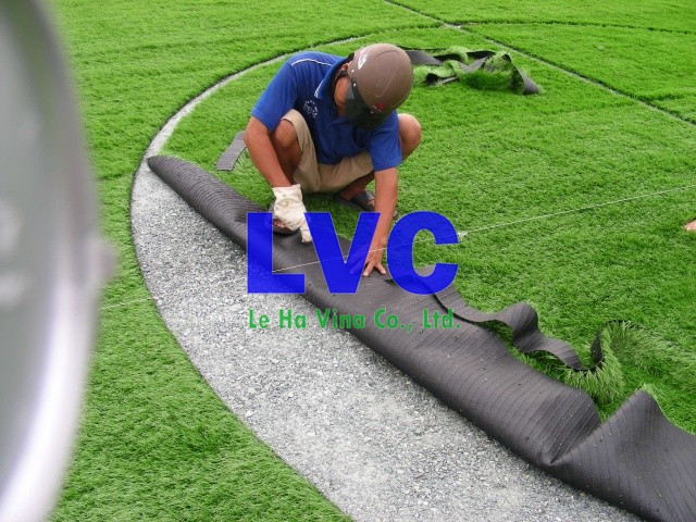 Làm sân cỏ nhân tạo, Sân cỏ nhân tạo, Sân cỏ tự nhiên, Sợi cỏ nhân tạo, Làm sân cỏ tự nhiên có lợi gì