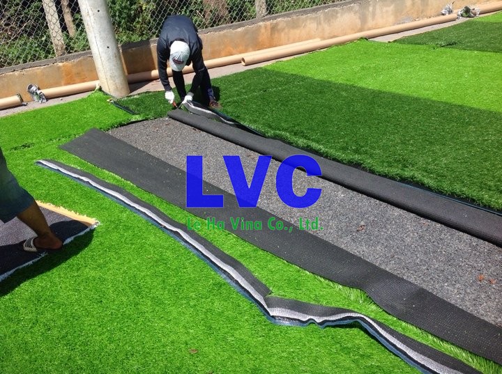 Làm sân cỏ nhân tạo, Sân cỏ nhân tạo, Sân cỏ tự nhiên, Sợi cỏ nhân tạo, Làm sân cỏ tự nhiên có lợi gì