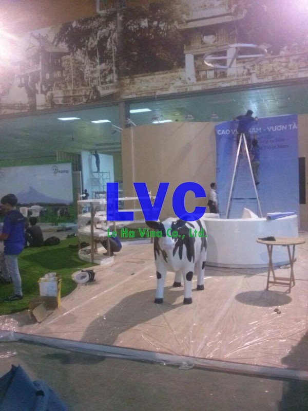 Thi công cỏ nhân tạo, Cỏ nhân tạo, Công ty Lê Hà Vina, Cỏ tự nhiên, Triển lãm vinamilk Triển lãm Quốc Tế