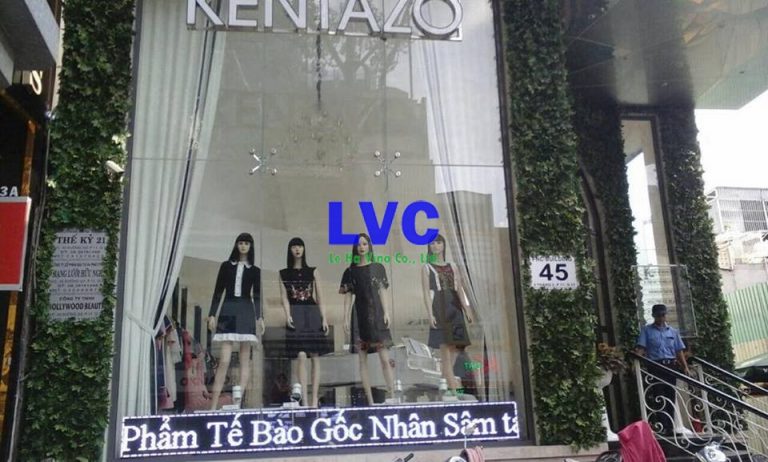 Trang trí cỏ nhân tạo cho shop thời trang, Trang trí cỏ nhân tạo, Cỏ nhân tạo, Công ty Lê Hà Vina, Thi công cỏ nhân tạo