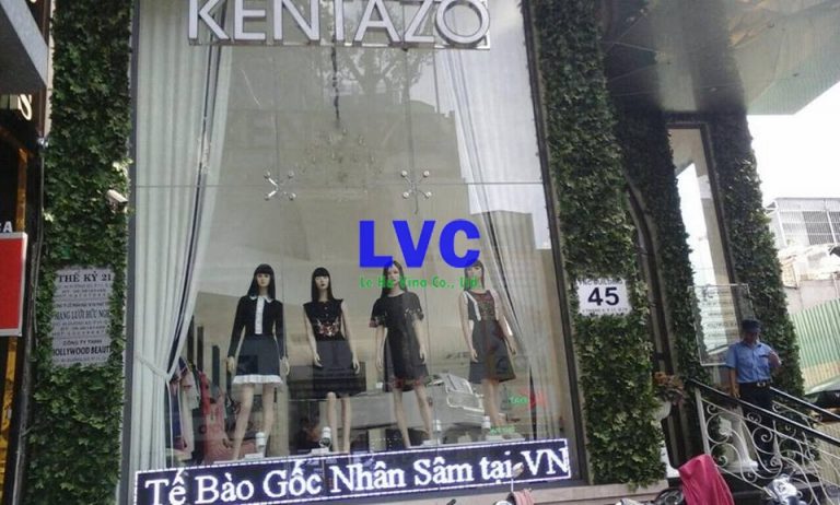 Trang trí cỏ nhân tạo cho shop thời trang, Trang trí cỏ nhân tạo, Cỏ nhân tạo, Công ty Lê Hà Vina, Thi công cỏ nhân tạo