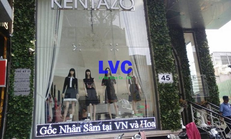 Trang trí cỏ nhân tạo cho shop thời trang, Trang trí cỏ nhân tạo, Cỏ nhân tạo, Công ty Lê Hà Vina, Thi công cỏ nhân tạo