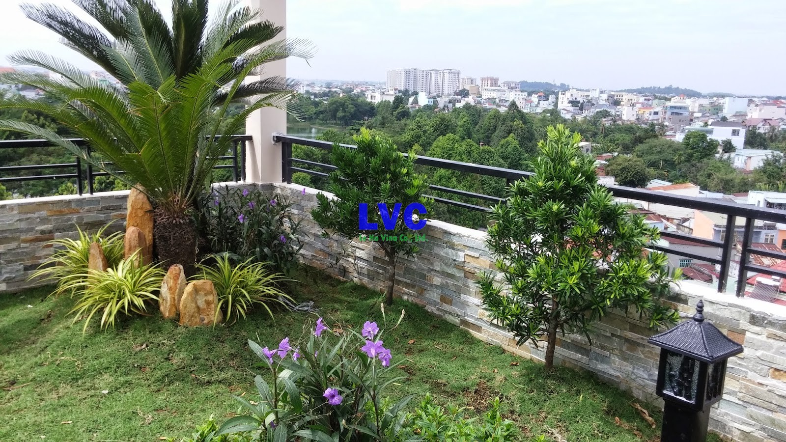 Vườn trên sân thượng nhỏ, Thi công sân vườn, Cỏ nhân tạo, Mảnh cỏ nhân tạo, Thi công vườn trên sân thượng