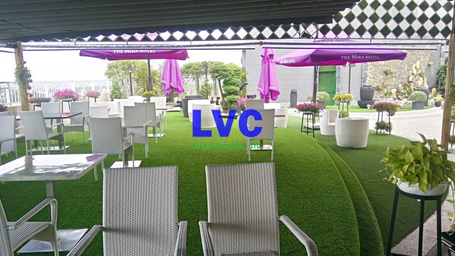 Cỏ nhân tạo trang trí quán cà phê, Cỏ nhân tạo, Công ty Lê Hà Vina, Cỏ nhân tạo để trang trí