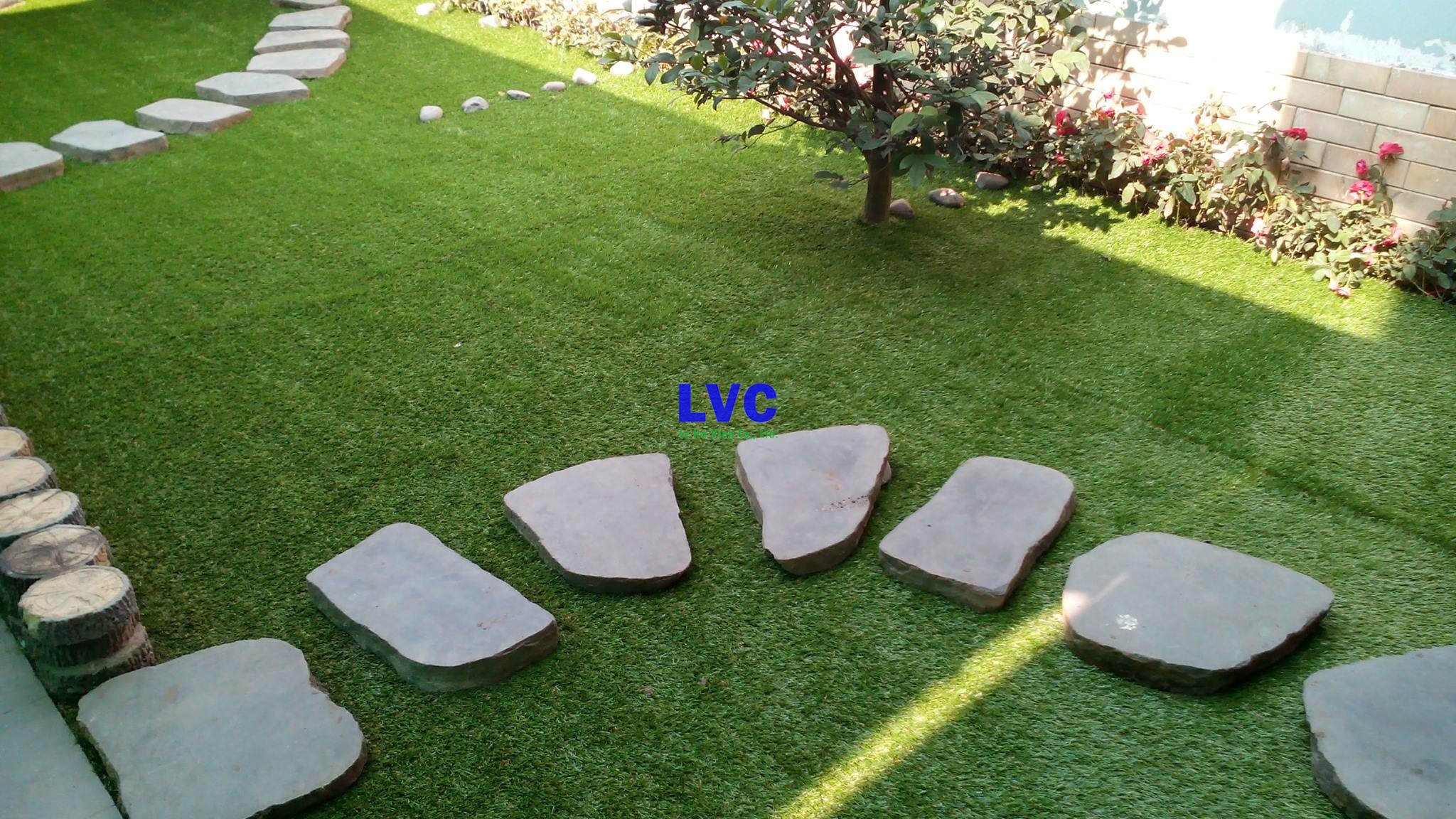 Cỏ nhân tạo trang trí sân vườn, Công ty Lê Hà Vina, Thi công trải cỏ, Cỏ nhân tạo LH07AT, Thảm cỏ nhân tạo