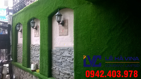 Cỏ nhựa trang trí tường giá rẻ, Cỏ nhân tạo trang trí giá rẻ, Thi công cỏ nhân tạo, Lê Hà Vina, Giá cỏ nhựa trang trí tường